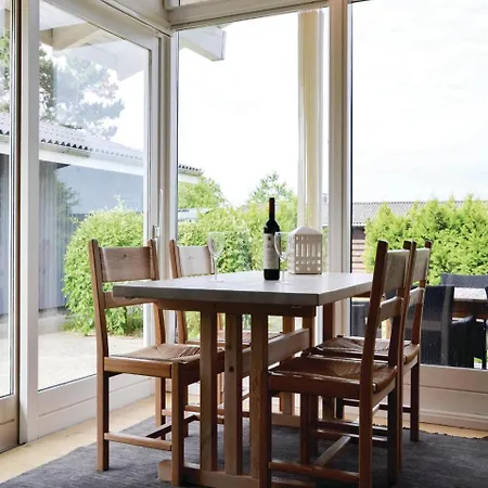 Three-bedroom Holiday In * Ølsted
